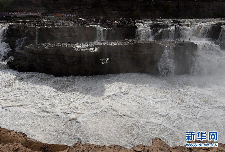 Самое время любоваться красотой водопада Хукоу