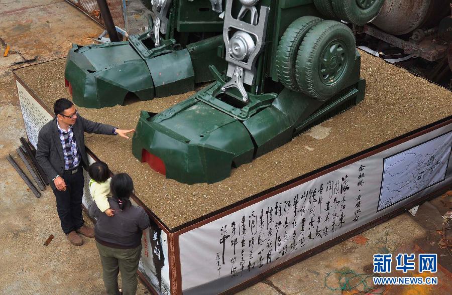 Этого огромного железного  Гуань Юя  высотой 9,8 метров и весом около 10 тонн собрали из ненужных автозапчастей за 7 месяцев трое местных авторемонтников. 