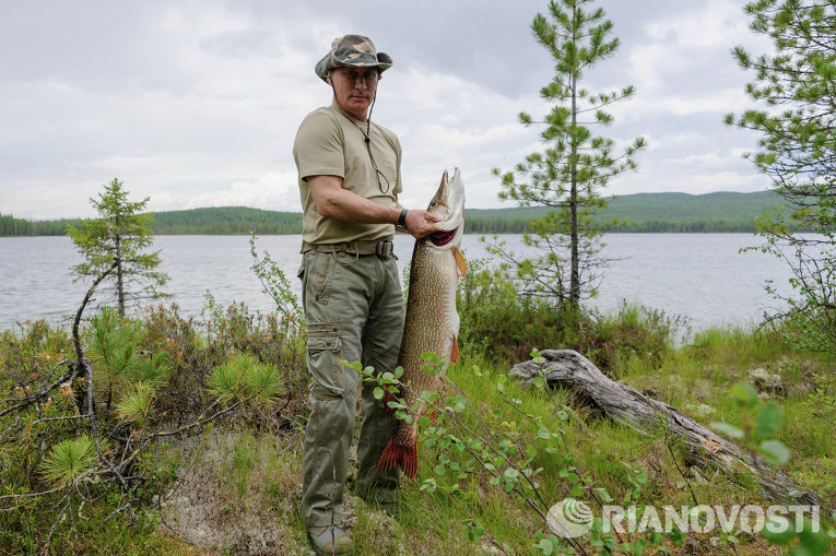 Президент России Владимир Путин во время рыбалки в Красноярском крае