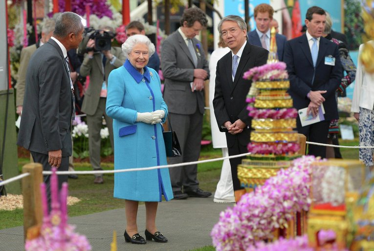 Королева Великобритании Елизавета на цветочном шоу в Челси