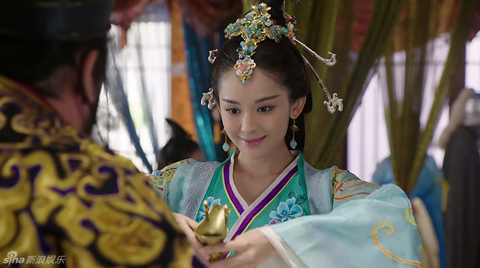 Актриса Начжа в нарядах древнекитайского стиля