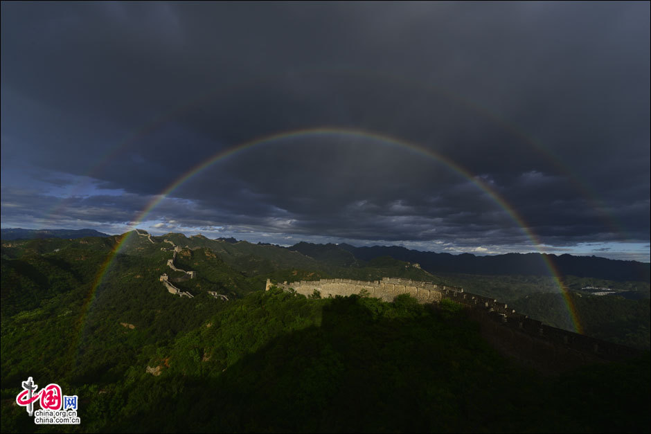 Красивая радуга на Великих китайских стенах
