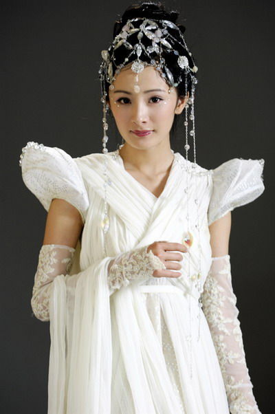 Прекрасные актрисы в древних нарядах