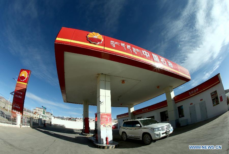 （辉煌50年·大美新西藏）（1）走进世界上海拔最高的加油站