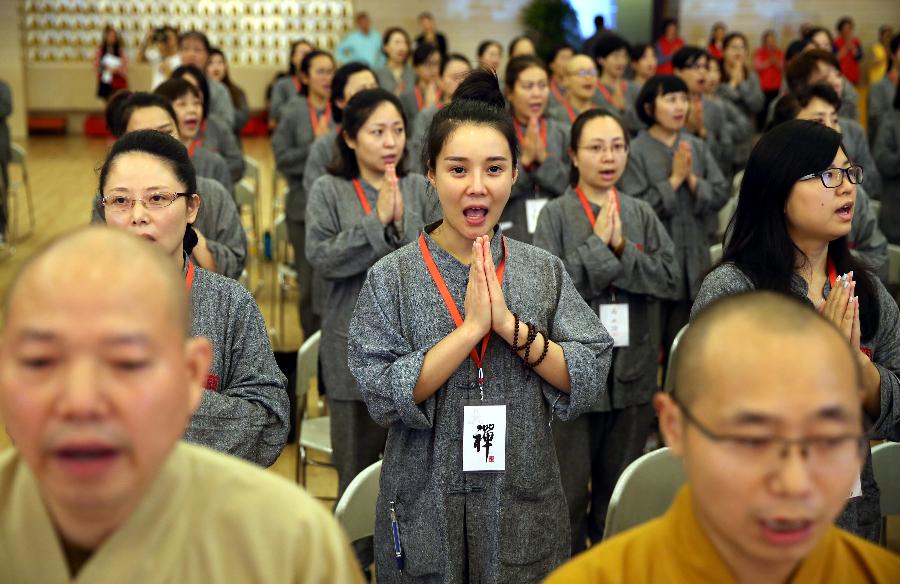 （社会）（1）上海：108位学员体验佛门僧人生活