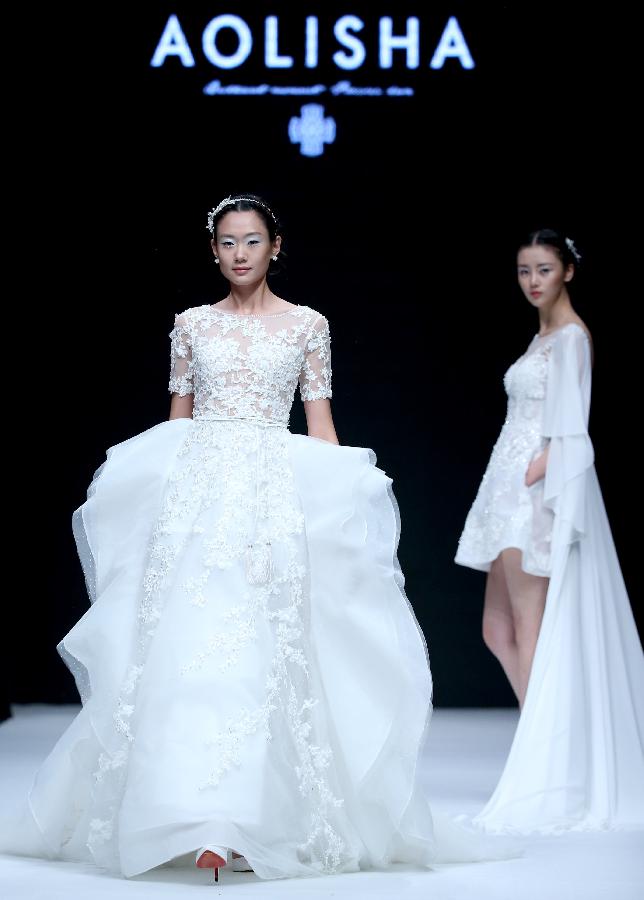 （晚报）（4）“魏新坤婚纱礼服发布会”在北京举行