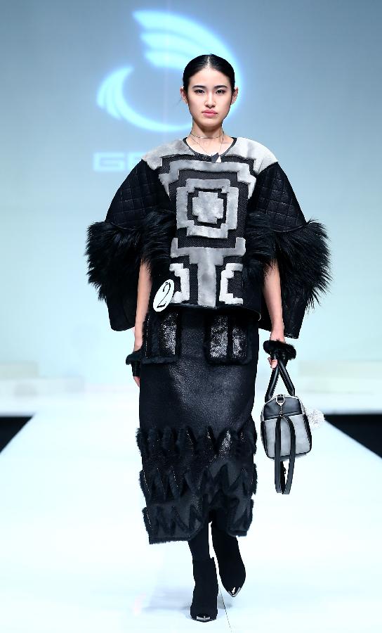 （晚报）（2）“2015人造皮草时装设计大赛”在京举行