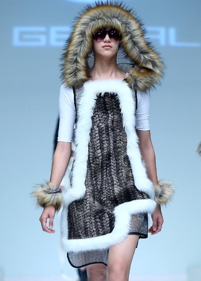 （晚报）（5）“2015人造皮草时装设计大赛”在京举行