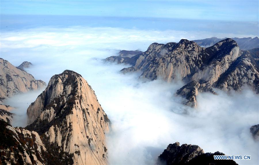 （美丽中国）（1）冬日华山：云雾飘渺险峰秀