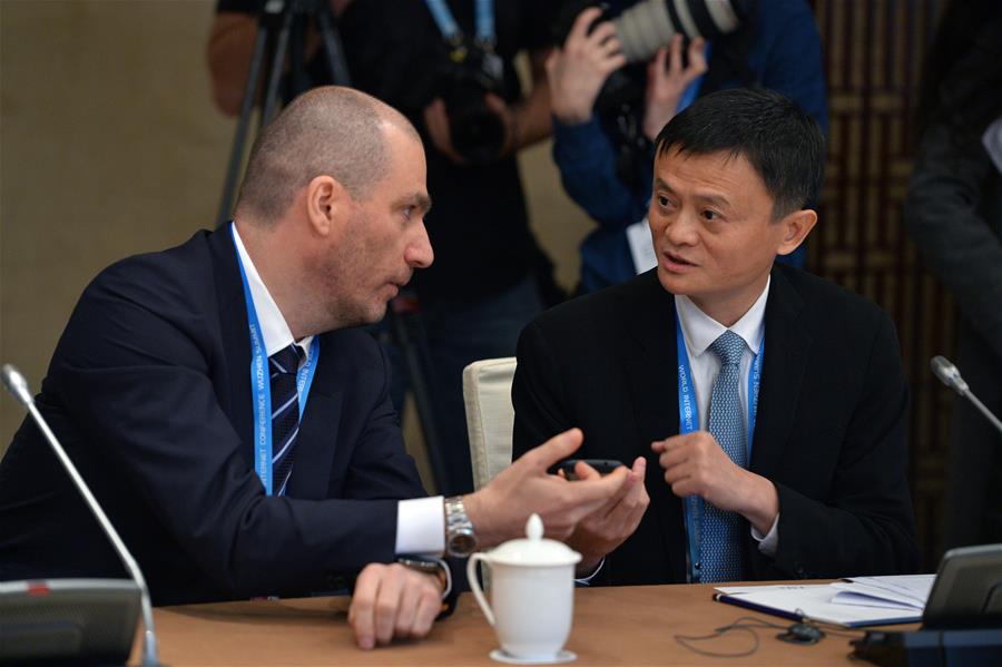（XHDW）（6）梅德韦杰夫主持中俄企业圆桌会议