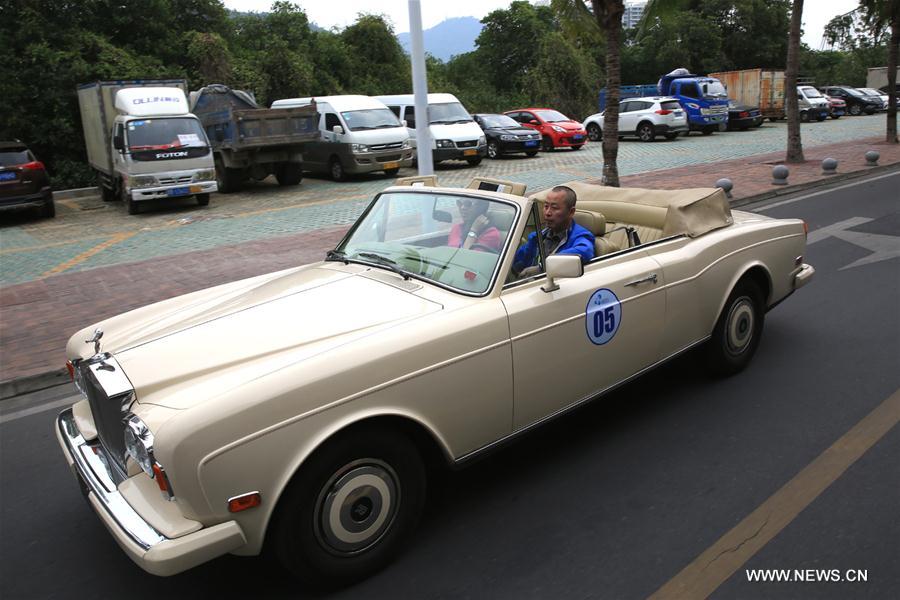 CHINA-SANYA-VINTAGE CAR-PARADE (CN)