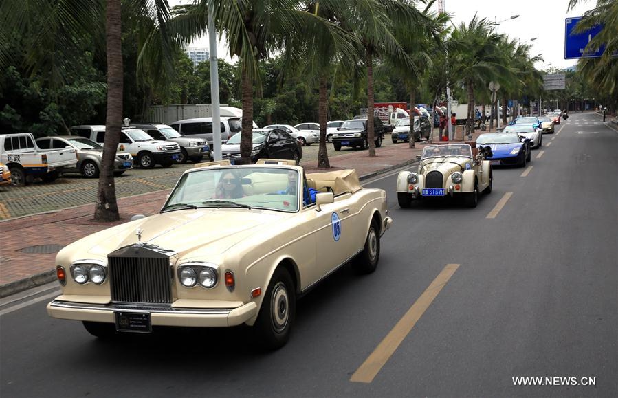 CHINA-SANYA-VINTAGE CAR-PARADE (CN)