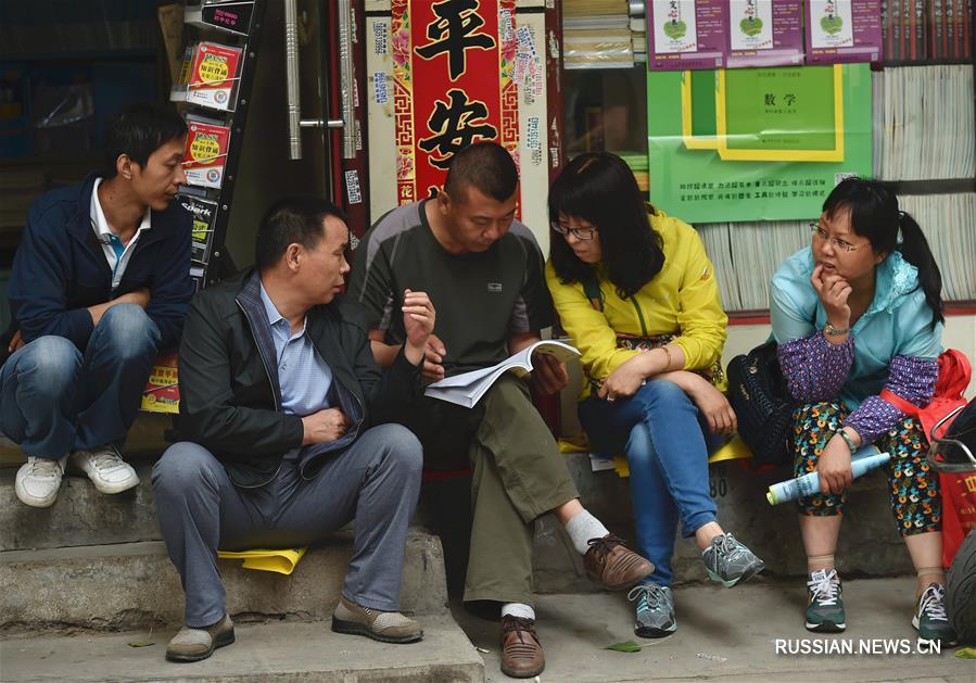 Экзамены в Китае -- испытание не только для абитуриентов