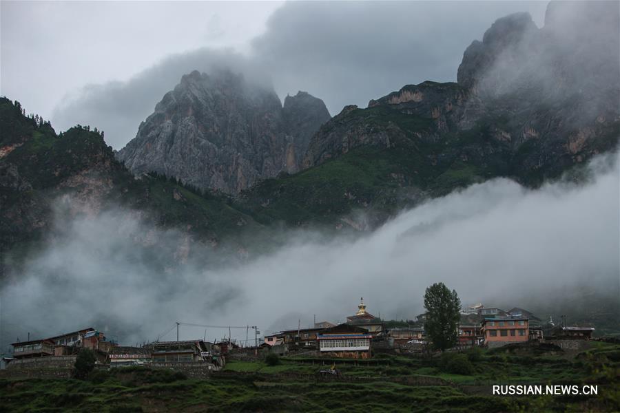 Туманные горы в Ганьсу