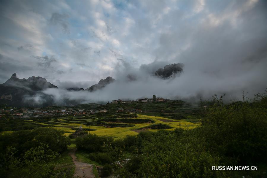 Туманные горы в Ганьсу