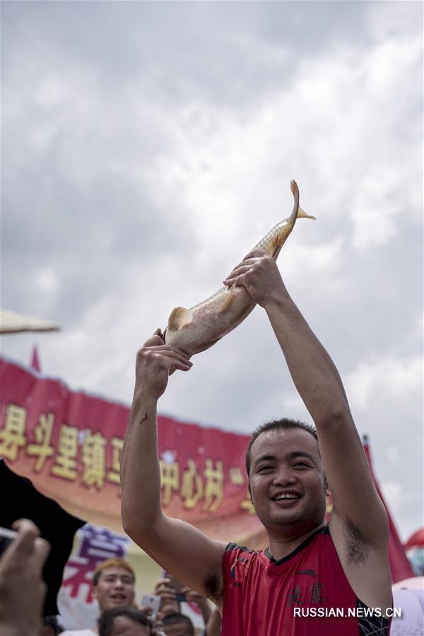 Мяоский праздник "ловли вспугнутой рыбы" в Гуйчжоу