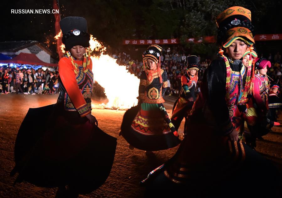 Шибаошаньский песенный фестиваль в провинции Юньнань