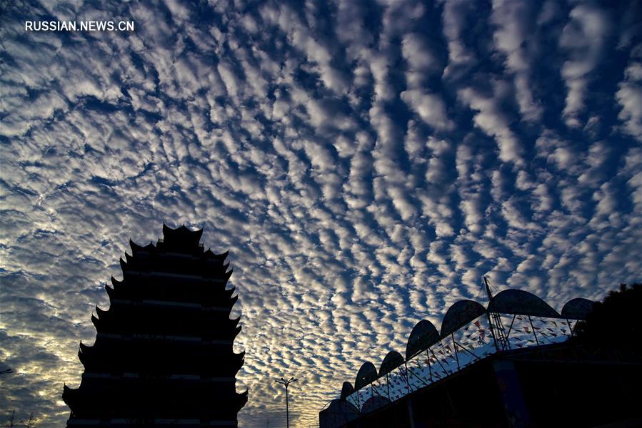 Удивительные облака над городом Цзаочжуан