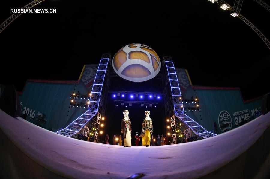 Модный показ на II Всемирных играх кочевников в Кыргызстане