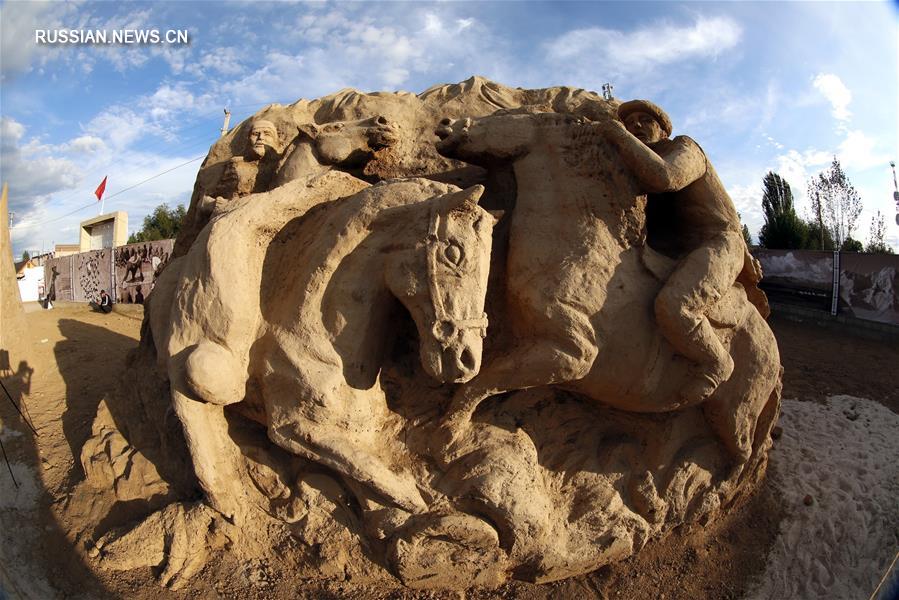 Фестиваль песчаной скульптуры "Волшебный песок Иссык-Куля -- 2016" в Кыргызстане