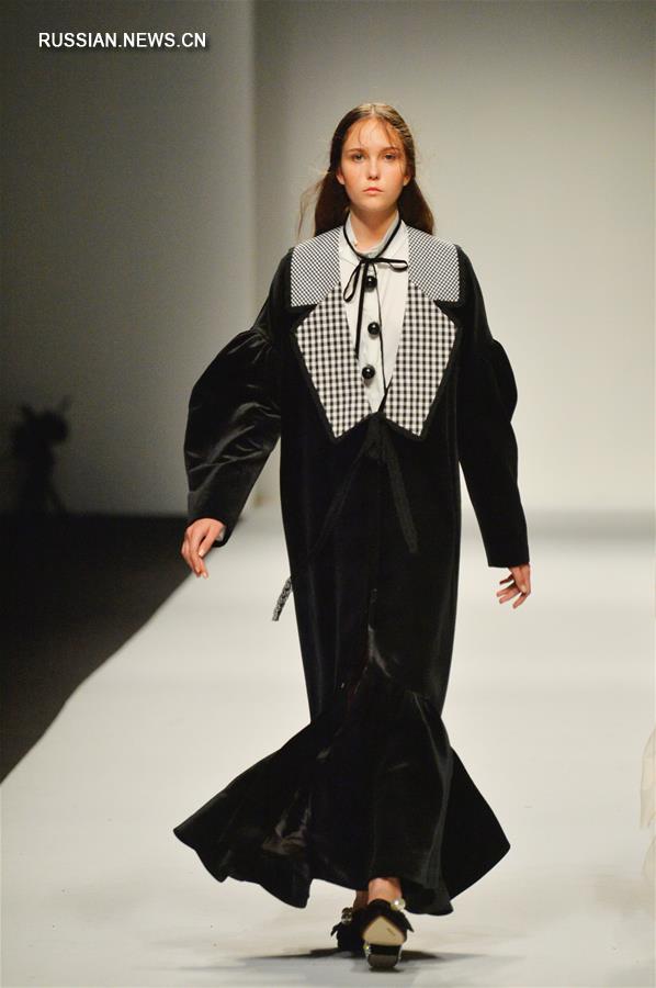 Показ коллекции китайского бренда Awaylee на Шанхайской неделе моды 