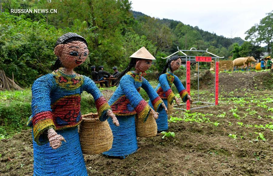 Выставка соломенных скульптур в уезде Сюаньэнь