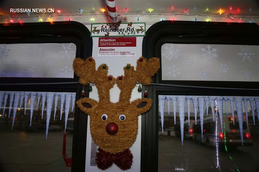 Рождественский автобус на улицах Чикаго