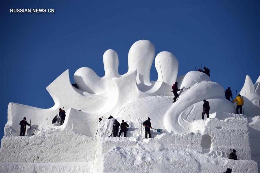В Харбине началось строительство главной композиции 29-й Художественной выставки снежных скульптур
