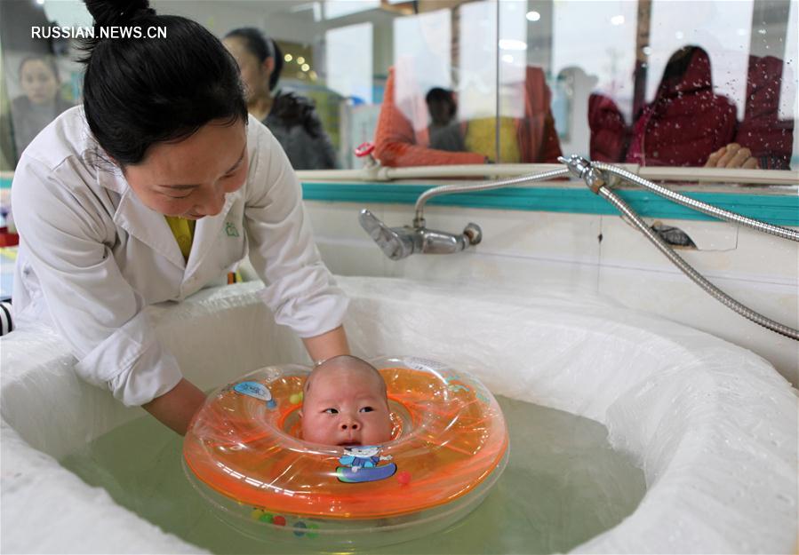 Плавание для самых маленьких в районных здравпунктах в Чунцине