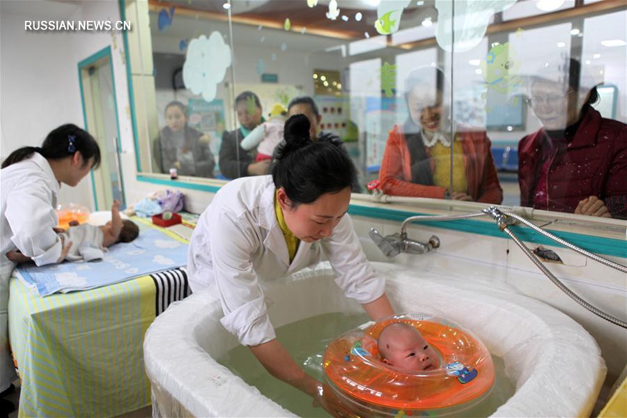Плавание для самых маленьких в районных здравпунктах в Чунцине
