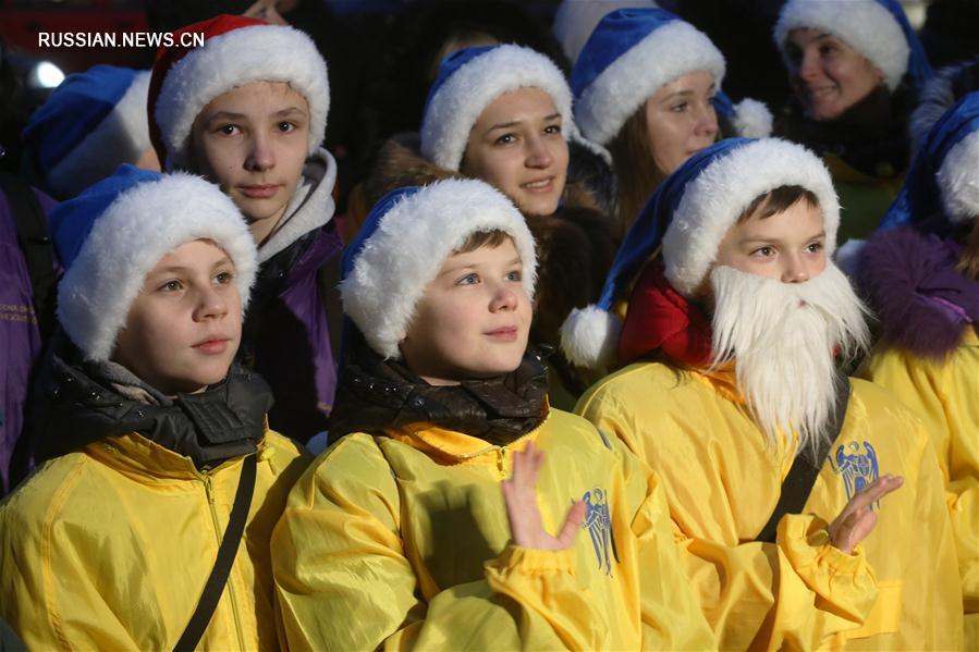 В Киеве прошел марш Святого Николая