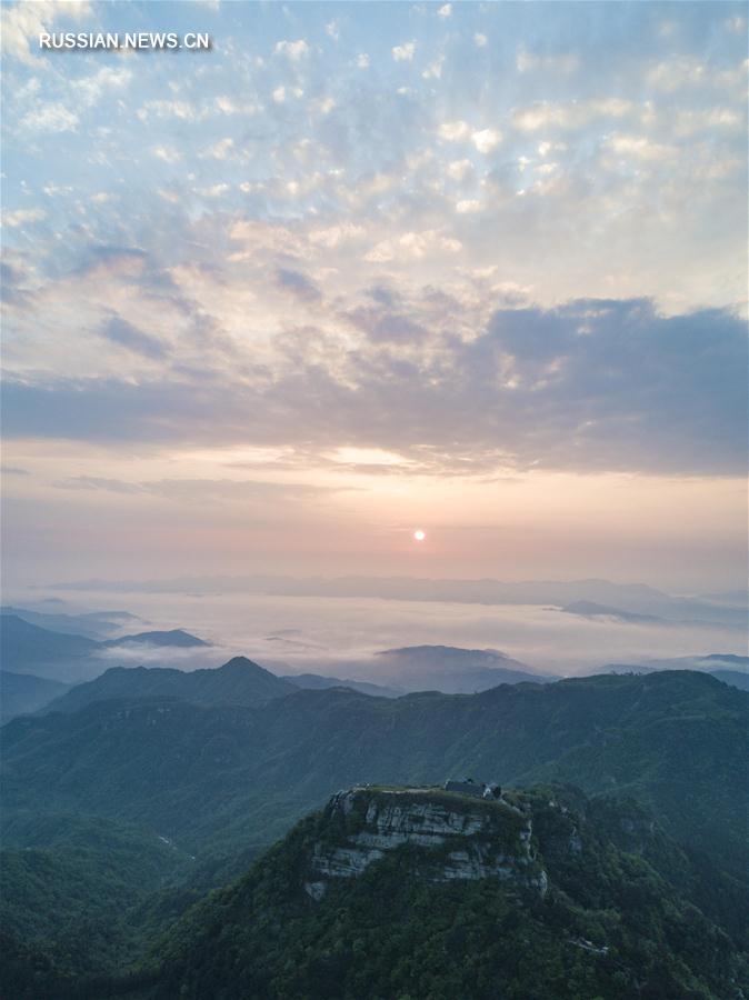 Утро в горах Тяньтайшань