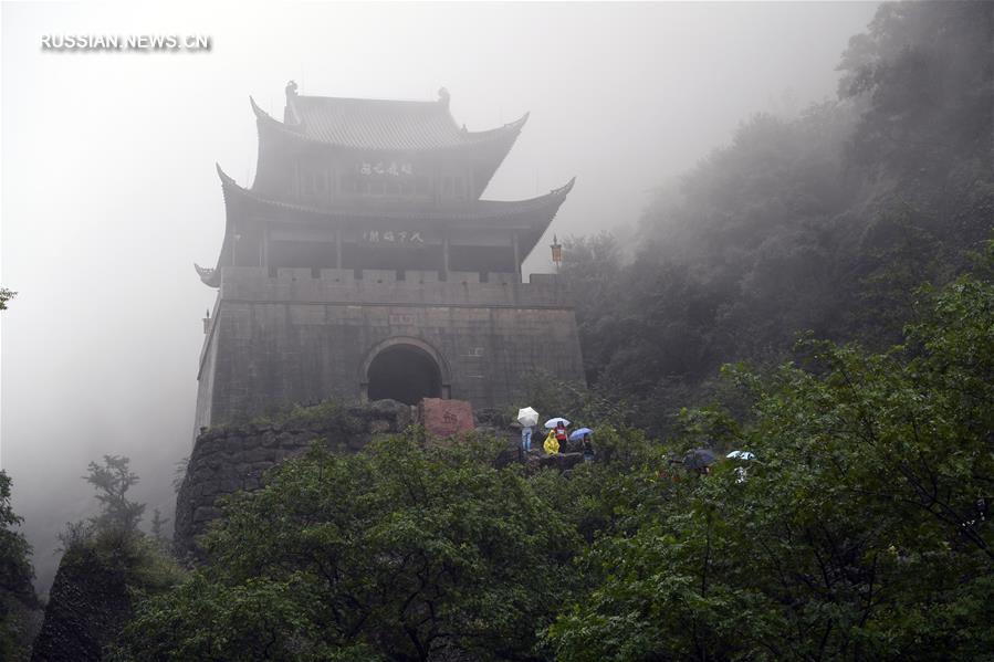 Пелена дождя над заставой Цзяньмэньгуань