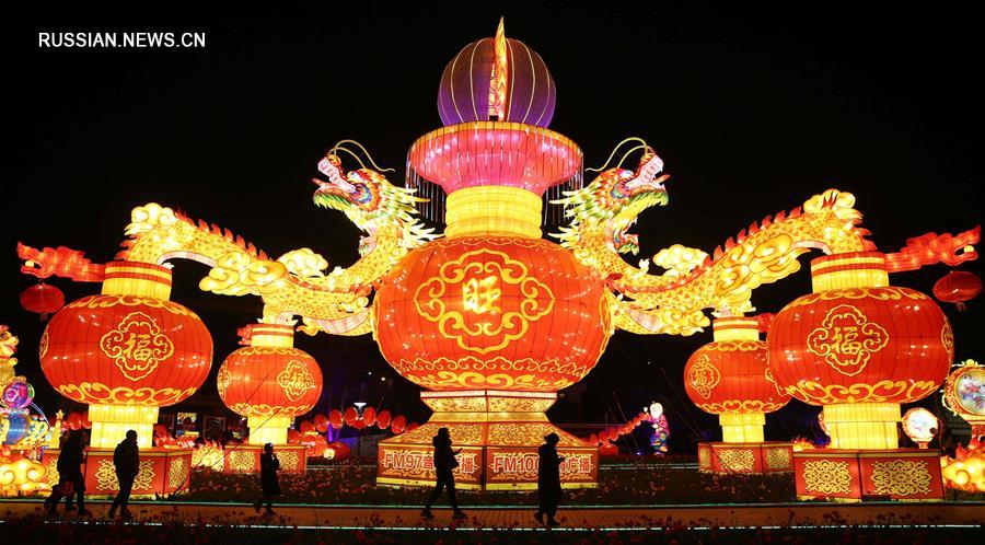 В Куньмине проходит праздничный фестиваль цветных фонарей