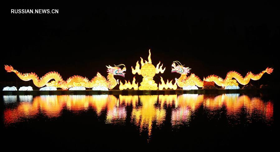 В Куньмине проходит праздничный фестиваль цветных фонарей
