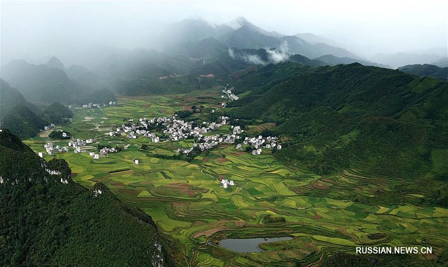 Пейзажи горных деревень уезда Лунлинь в первые дни осени