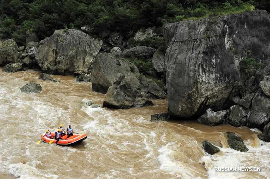 Экстремальный сплав по реке Чишуйхэ собирает смельчаков
