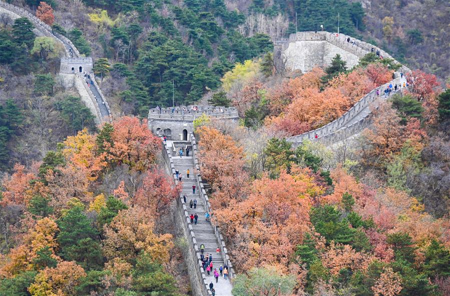 Осенние пейзажи на участке Великой Китайской стены Мутяньюй  