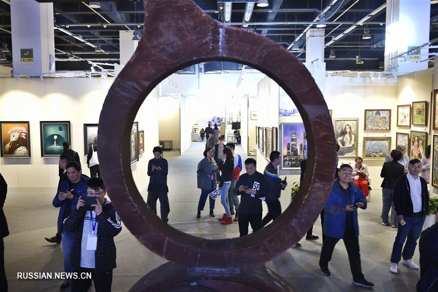 В Ханчжоу открылась ярмарка искусства Сиху
