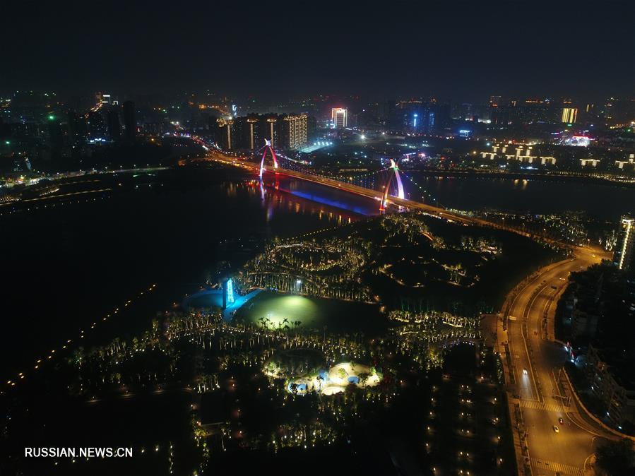Ночной вид города Наньнин на юге Китая