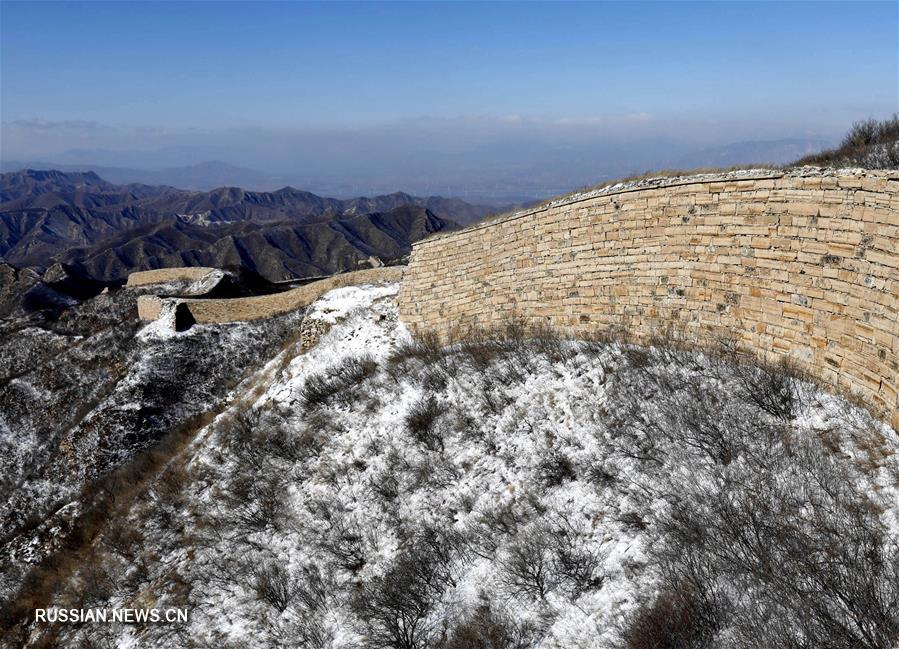 Живописный участок Янбянь Великой Китайской стены в провинции Хэбэй