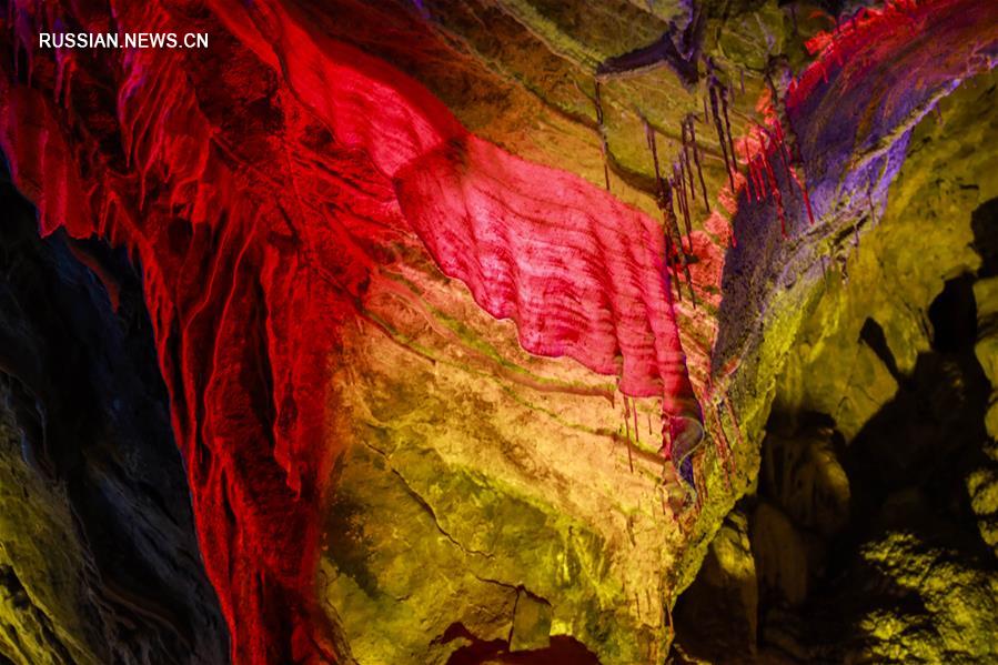 Карстовые пещеры Фужун в городе Чунцин