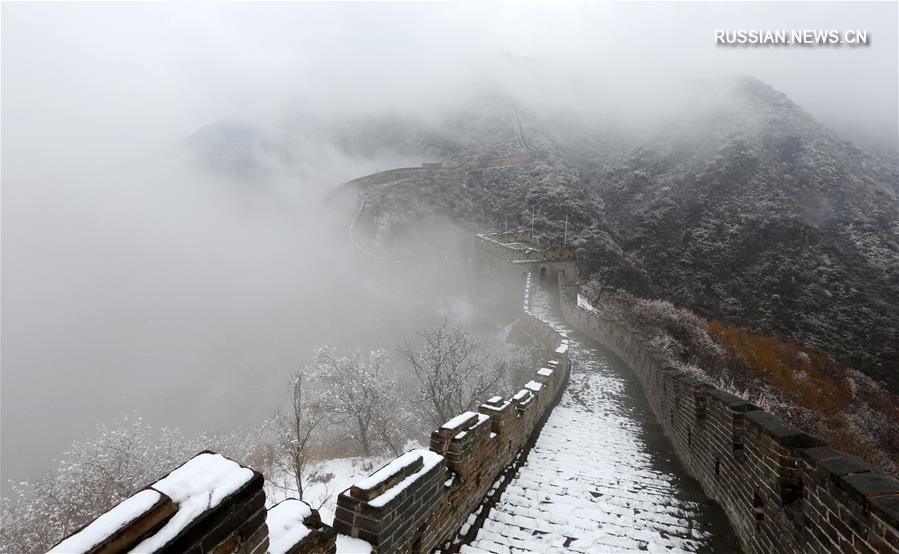 Живописные заснеженные пейзажи Великой Китайской стены 