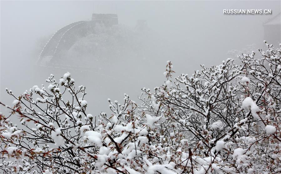 Живописные заснеженные пейзажи Великой Китайской стены 