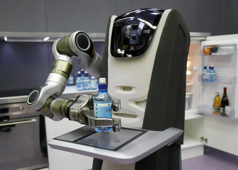 Многоцелевой робот Care-O-bot 3 - помощник дома