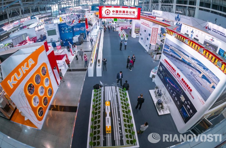 Стенд Китайских железных дорог на открытии Международной промышленной выставки 