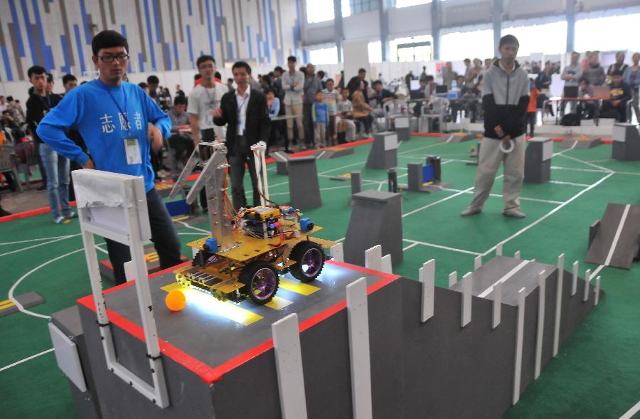 （科技）（1）2015中国机器人大赛总决赛在贵阳举行