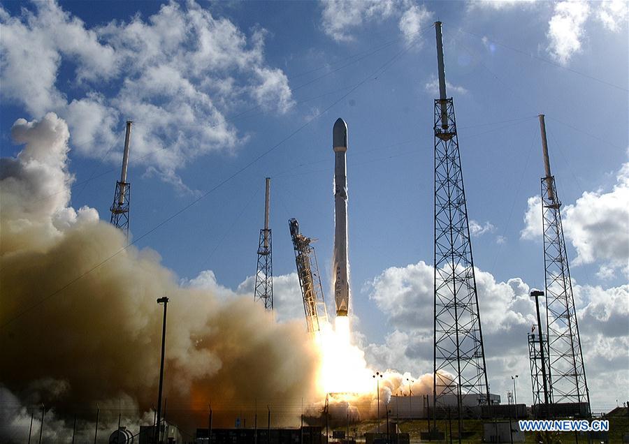 Компания SpaceX успешно посадила нижнюю ступень ракеты Falcon 9 на платформу в океане
