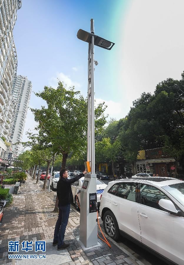 Интеллектуальный фонарный столб появился в Шанхае