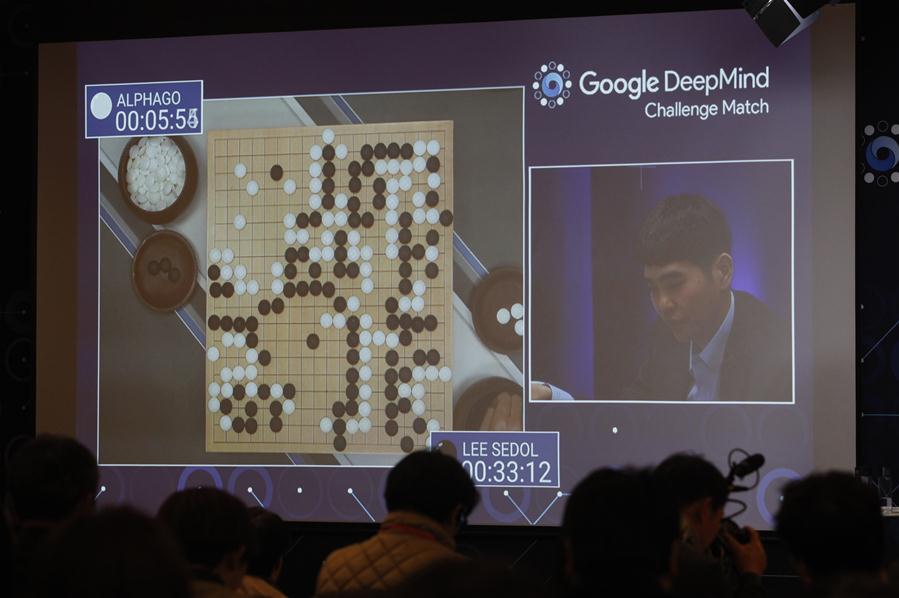 （体坛聚焦）（2）围棋&mdash;&mdash;人机大战：韩国棋手李世石首场告负